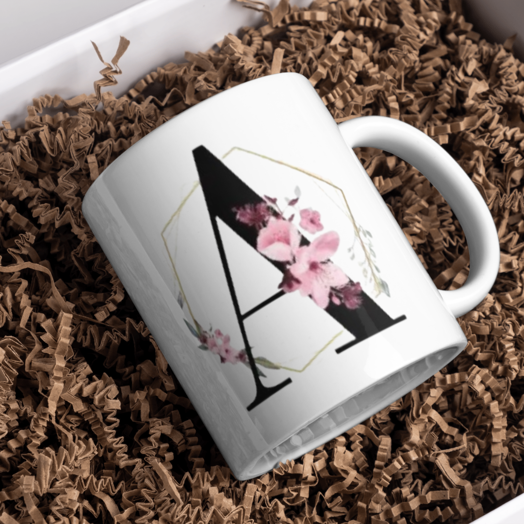 Taza con inicial floral